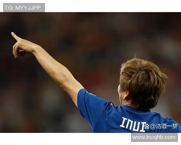 爱踢足球的11号球星他们不仅是场上风云人物也是球迷心中的传奇