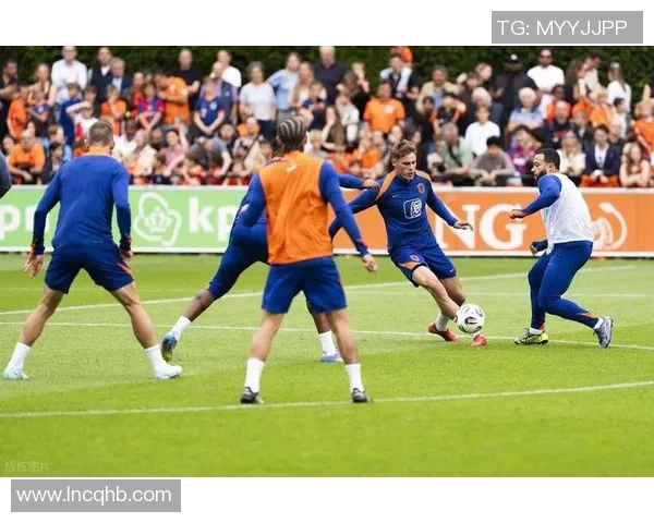 足球球星因疫情原因被迫隔离引发球迷广泛关注与热烈讨论